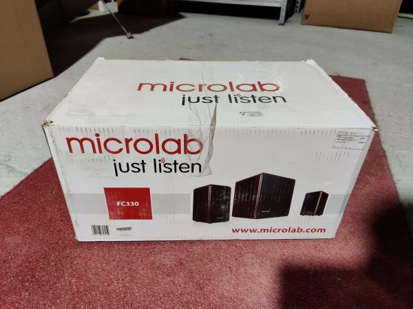 Outlet-Microlab FC330 Aktivni drveni zvucnici 2.1 56W RMS(24W,2x16W), 3.5mm