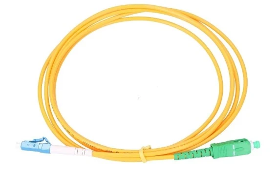 Optièki patchcord kabl SC/APC-LC/PC SM simplex 5m 652D 3mm